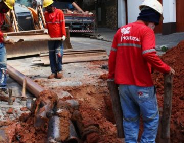 Rua Oscar Vidal recebe 220 metros de redes de esgoto remodeladas