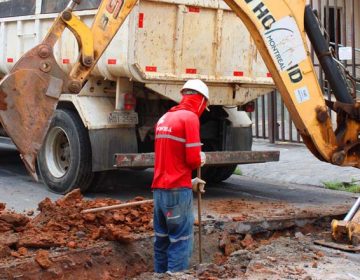Remodelação de redes de esgoto no Bairro Bairu já está 50% finalizada