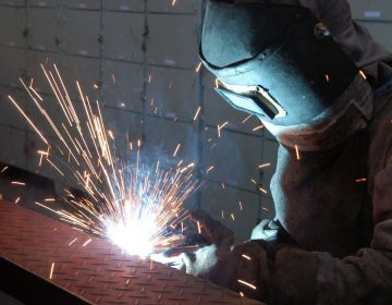 CNI: atividade industrial segue em recuperação com alta do emprego