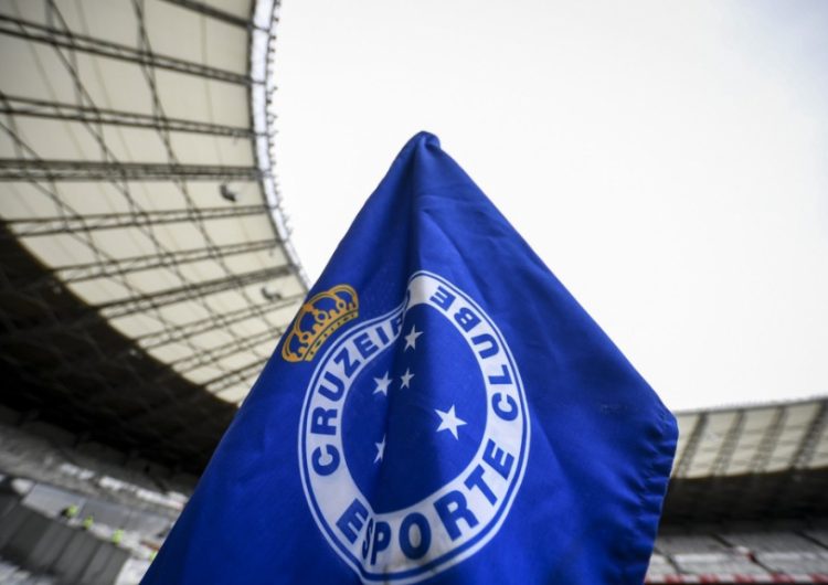 Cruzeiro entra com recurso e consegue suspender punição da FIFA