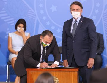 Eduardo Pazuello toma posse como ministro da Saúde