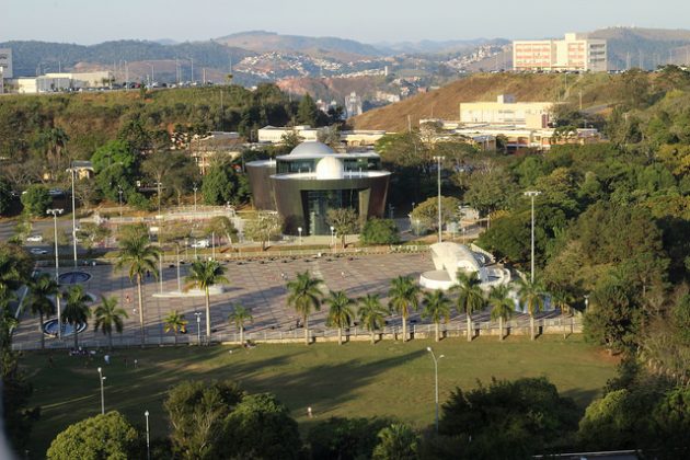 UFJF reabre estacionamento do anel viário; acesso à Praça Cívica segue vetado