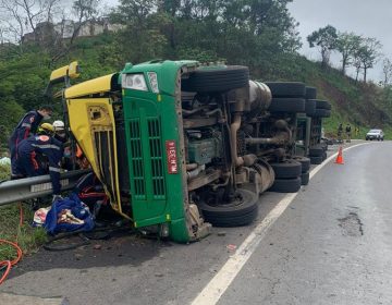 Motorista de carreta é regatado após acidente em Lima Duarte