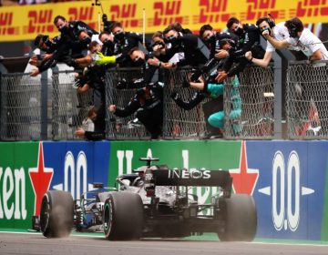 Hamilton vence em Algarve e se torna maior recordista de vitórias na F1
