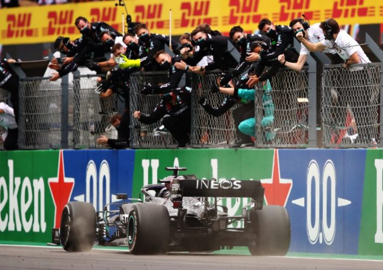 Hamilton vence em Algarve e se torna maior recordista de vitórias na F1
