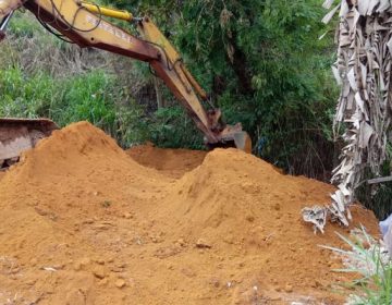 Secretaria de Obras constrói muro de contenção no Bairro Santos Dumont