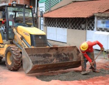 Bairro São Benedito recebe 850 metros de novas redes de esgoto