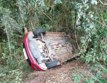 Veículo capota no Km 105 da MG-353 em Torreões