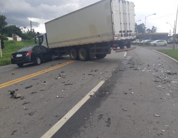 Colisão frontal deixa uma pessoa ferida na BR-040