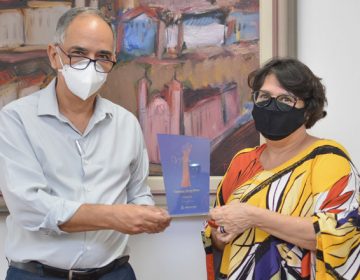 Secretária de Desenvolvimento Social recebe “Troféu Mulher Cidadã 2020”