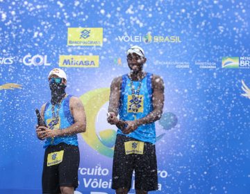 Evandro e Bruno Schmidt fecham o ano do vôlei de praia com título no Circuito nacional