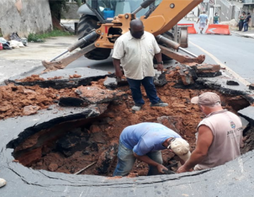 Lixo é a principal causa do rompimento da rede de drenagem da cidade