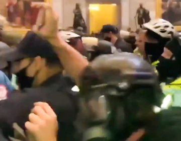 Envolvido na invasão ao Capitólio, medalhista olímpico dos EUA é liberado da prisão