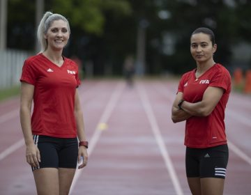 Escolhidas para apitar no Mundial, as brasileiras Edina Alves e Neuza Back passam em testes físicos da FIFA