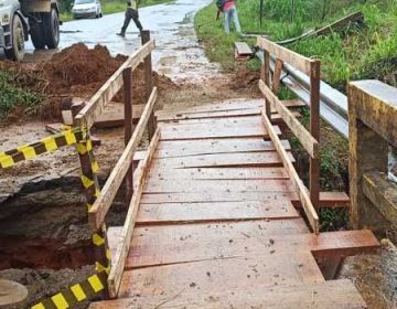 DER-MG atua em rompimento de ponte causado por fortes chuvas na Zona da Mata