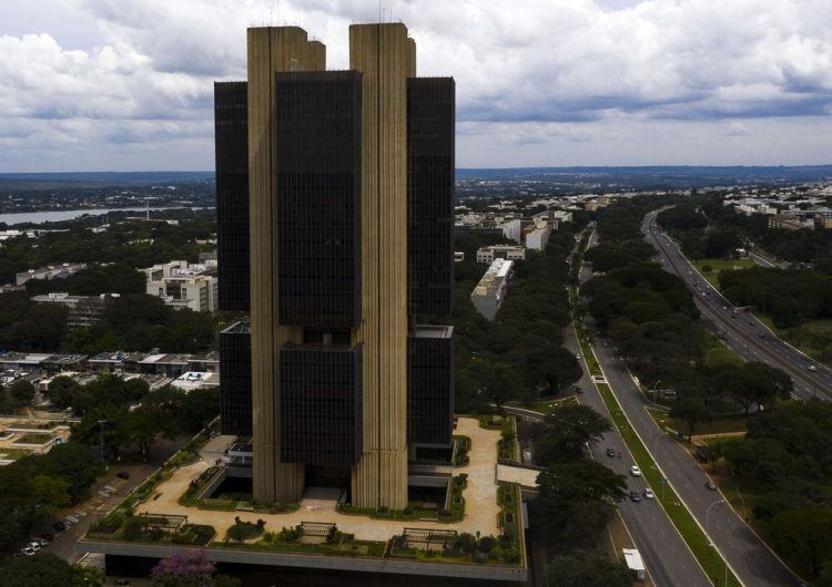 Bancos Inter, Itaú e Caixa lideram ranking de reclamações ao BC