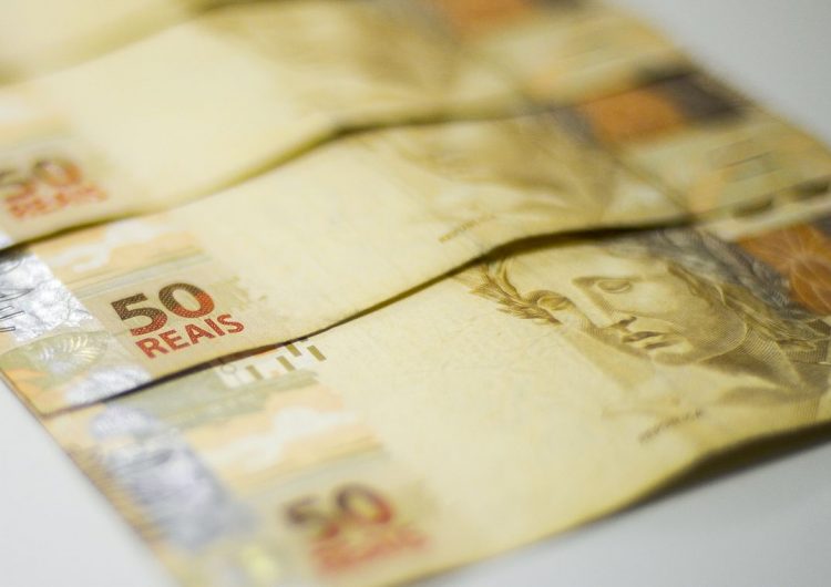 Já está em vigor novo salário mínimo de R$ 1.100