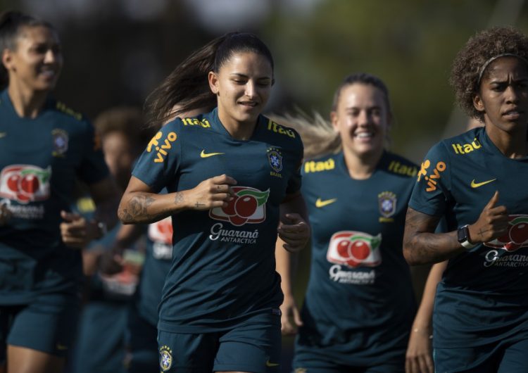 Seleção Feminina faz primeiro treinamento em Viamão