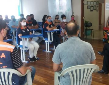 Secretária de Governo realiza reunião com servidores da Defesa Civil