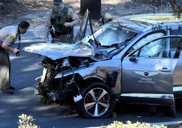 Tiger Woods sofre grave acidente de carro, mas passa bem após cirurgia