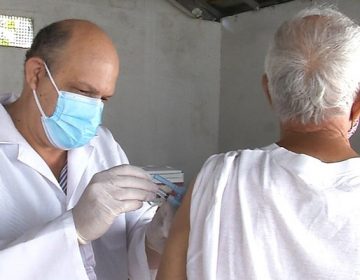 Cerca de 600 idosos do grupo de 88 e 89 anos são vacinados contra a Covid-19
