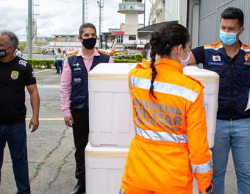 Unidades Regionais de Saúde começam a receber 315.600 vacinas para início da vacinação de idosos