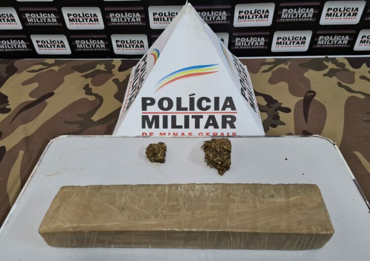 Materiais relacionados ao tráfico de drogas é apreendido pela Polícia Militar no bairro Jardim Natal na madrugada de quarta-feira
