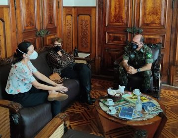 Prefeita se reúne com general do Exército em busca de apoio para combate à pandemia