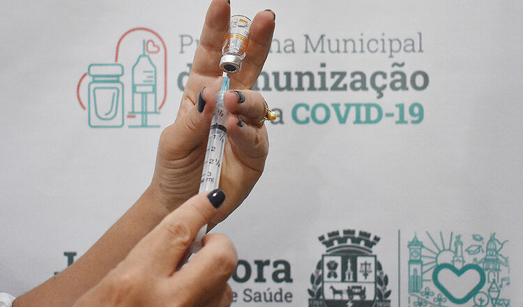 Mais de 3 mil pessoas foram vacinadas nesta quarta-feira, 24