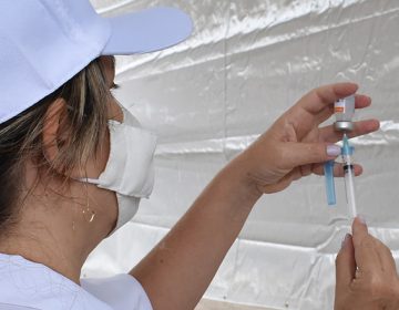 Idosos com 83 anos começam a ser vacinados nesta segunda, 15