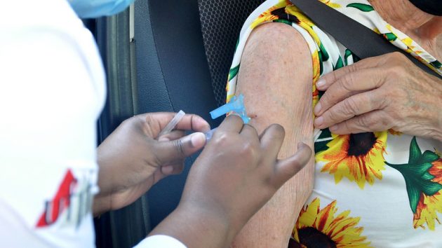 Mais de 900 pessoas são vacinadas na UFJF em dois dias