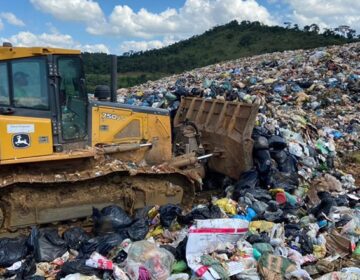 Procon descarta 1,7 tonelada de alimentos vencidos