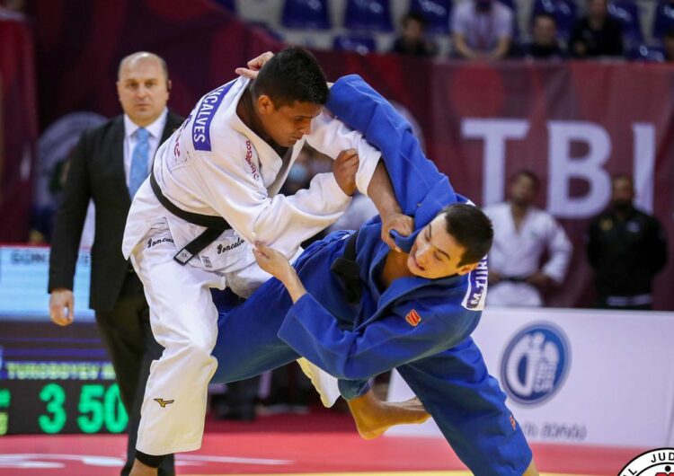 Com caso de covid-19 na seleção, judocas são isolados na Turquia