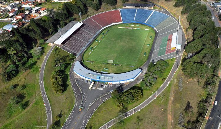 Estádio Mário Helênio recebe primeira partida sob atual gestão