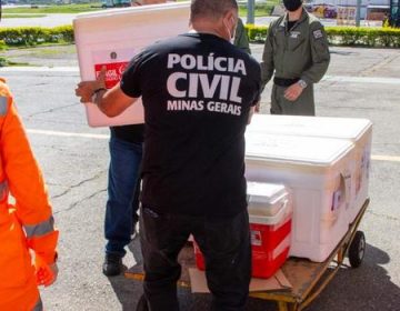 Governo de Minas envia vacinas contra covid-19 para cidades que estão na Onda Roxa