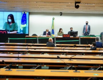 Orçamento de 2021 é aprovado em comissão e vai agora ao Congresso