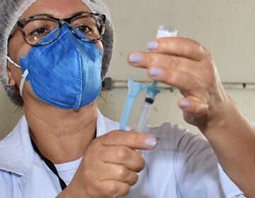 Juiz de fora imuniza 13% da população, em ritmo acelerado, com a primeira dose da vacina contra Covid-19