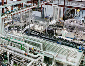 Produção industrial cai 0,7% em fevereiro, após nove meses de crescimento