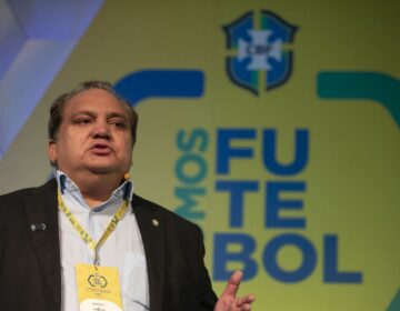 Ex-jogador Branco comemora aniversário em casa após receber alta