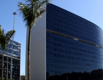 Estado quita pagamento do 13º salário de 100% do funcionalismo público