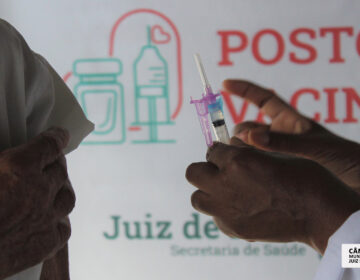 Câmara promulga duas leis referentes à prioridade de vacinação contra a COVID-19 em Juiz de Fora