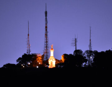 Movimento Maio Amarelo é aberto por iluminação especial do Cristo e do Paço Municipal