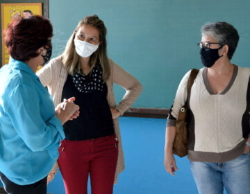 Escolas municipais recebem visita da Secretária de Educação