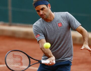 Federer espera que jogar no saibro ajude em Wimbledon