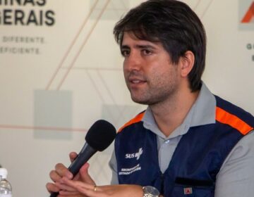 Governo de Minas orienta vacinação em novos grupos prioritários, como professores e trabalhadores da Educação