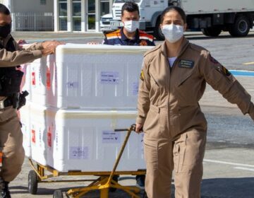 Estado distribui vacinas e amplia imunização para gestantes, mães que acabaram de dar à luz e pessoas com comorbidades