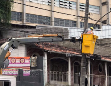 Centro de Juiz de Fora recebe instalação de luminárias em LED