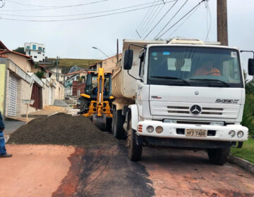 Mais 400 metros de redes de esgoto são substituídos no Bom Clima pela Cesama