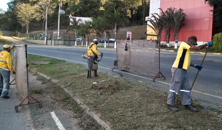 Praças e canteiros da cidade recebem atuação da PJF