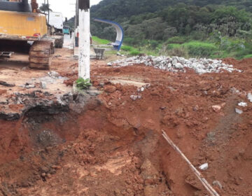 Erosões na margem do córrego Santa Cruz e do rio Paraibuna são corrigidos pela SO